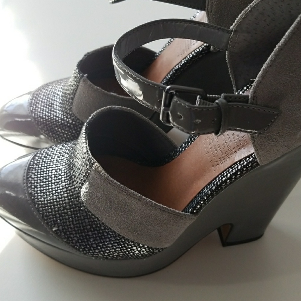 Shoes - Picture 5 of 8